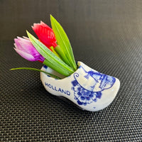 Magnet Clog with tulips