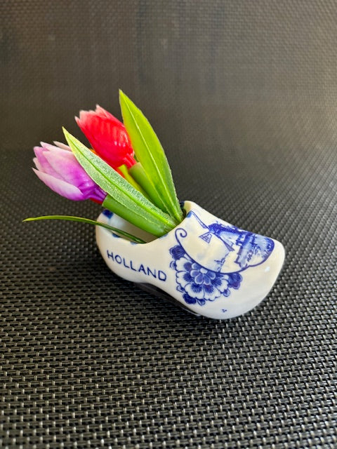 Magnet Clog with tulips